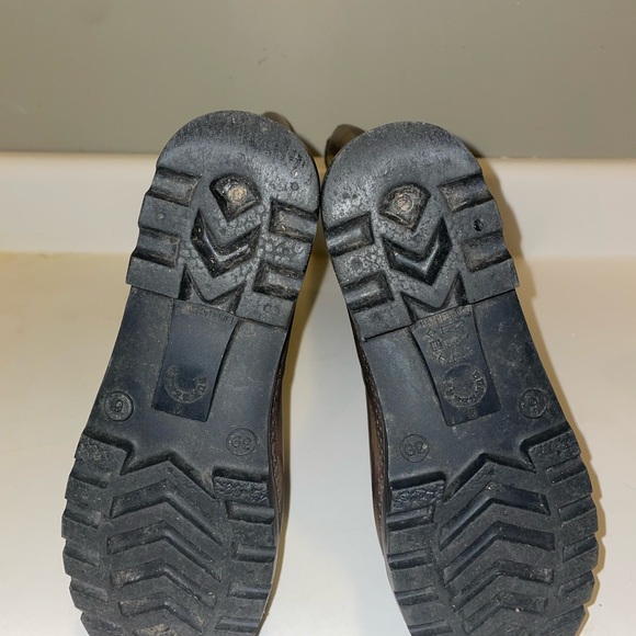 Burberry rain boots in great condition. Size 6 / 39. - Picture 3 of 7